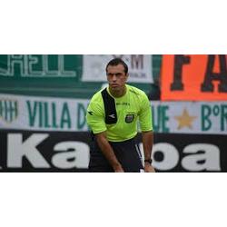 Jorge Baliño, el pito del clásico de barrio