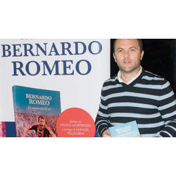 Romeo firmó ejemplares en la Feria del Libro